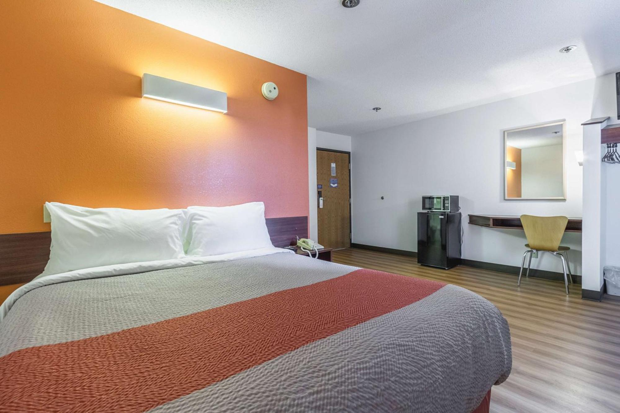 Queen Room - Disability Access - Non-Smoking