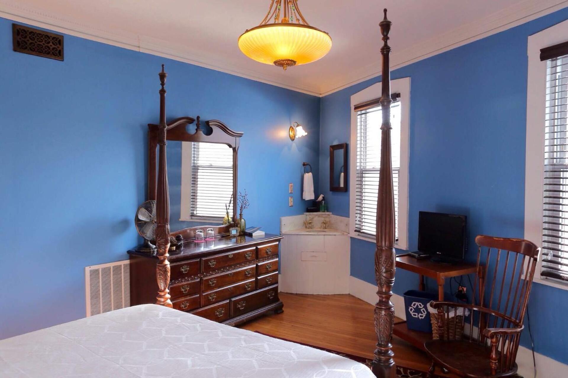 Deluxe Queen Room