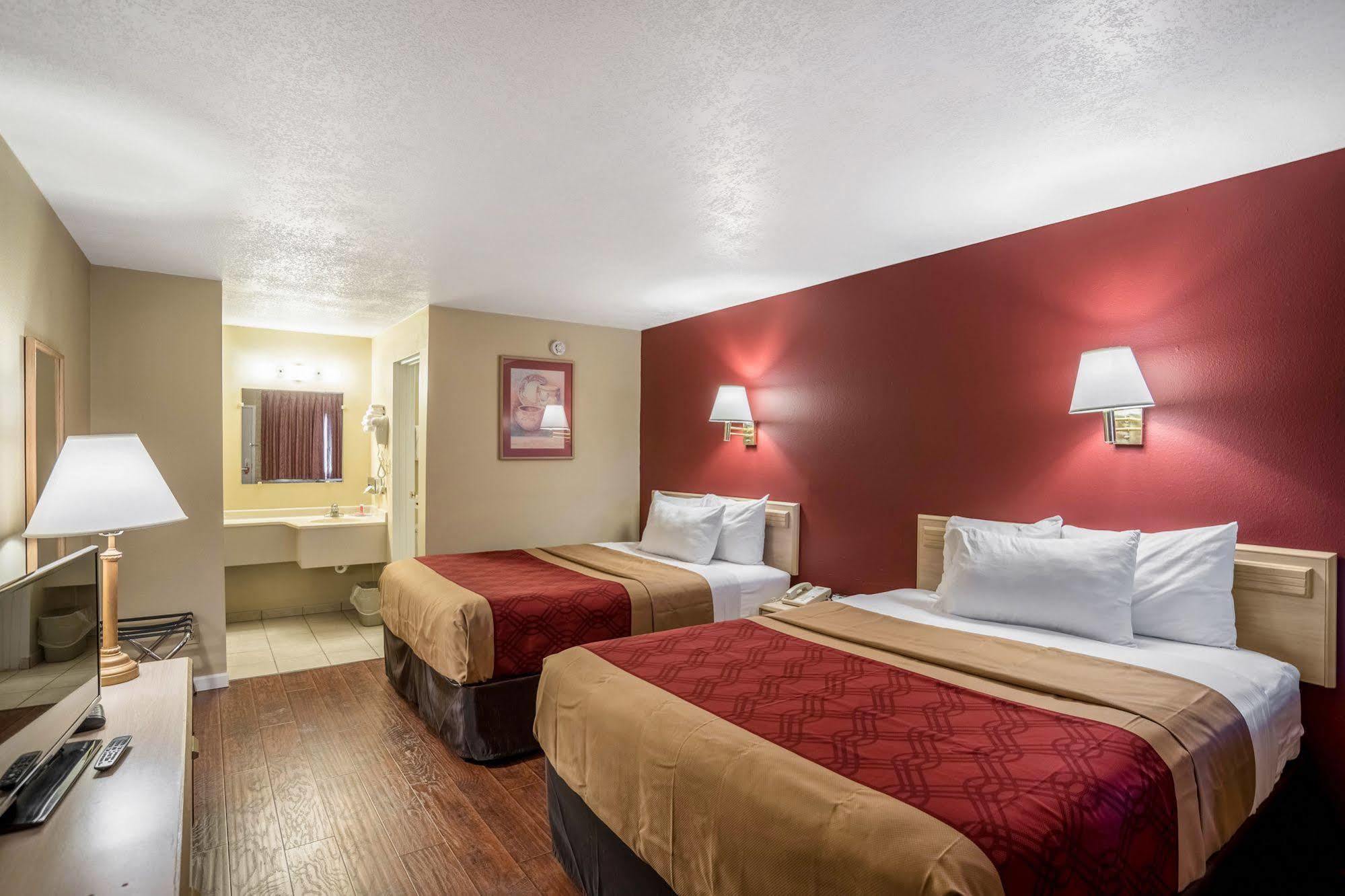 Queen Room Two Queen Beds Non-Smoking