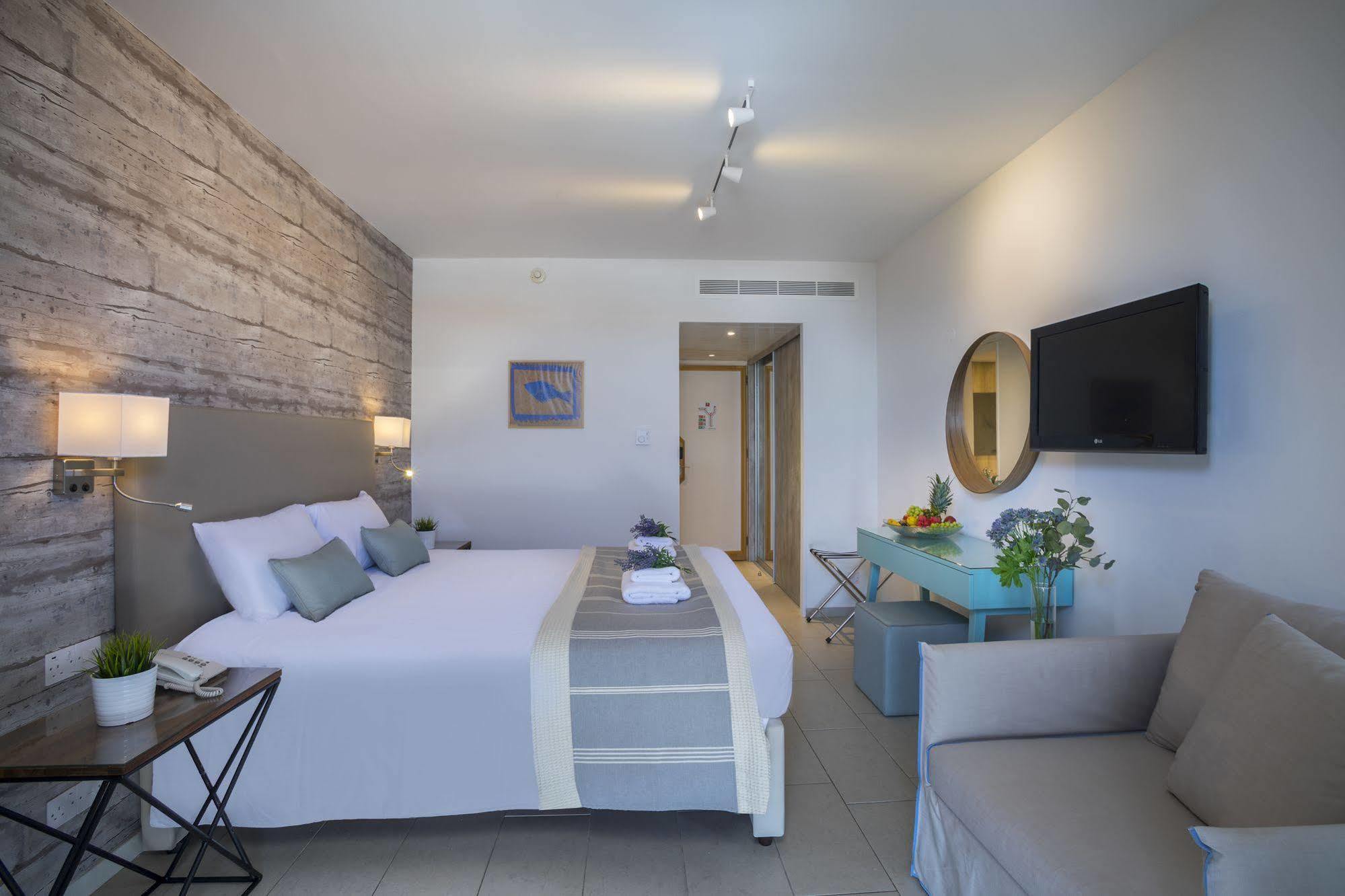 Double or Twin Room Sea View