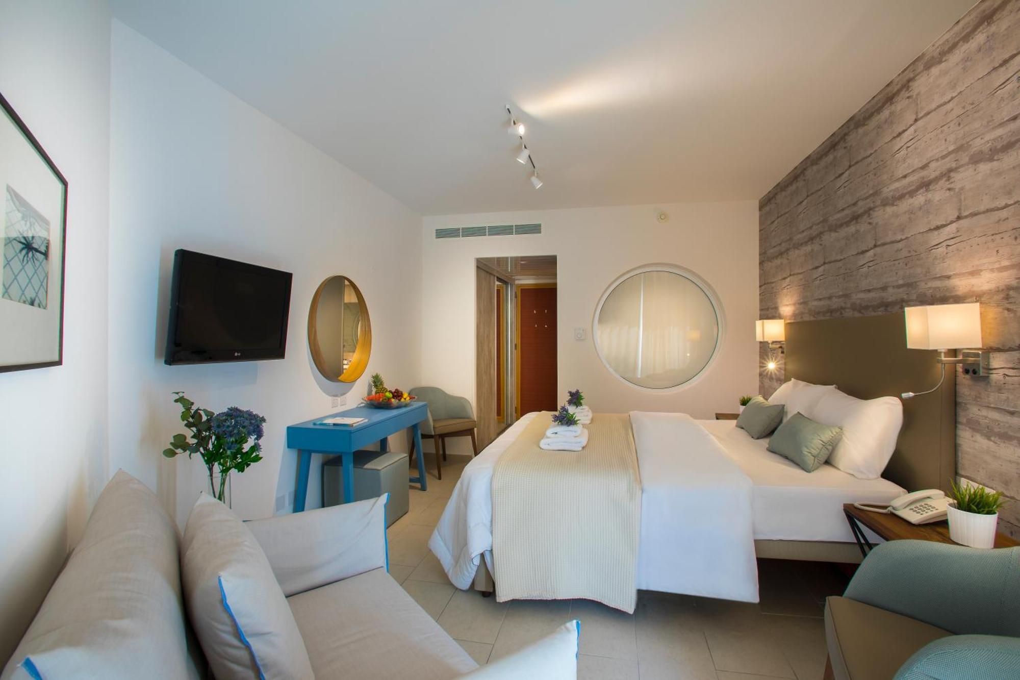 Double or Twin Room Sea View