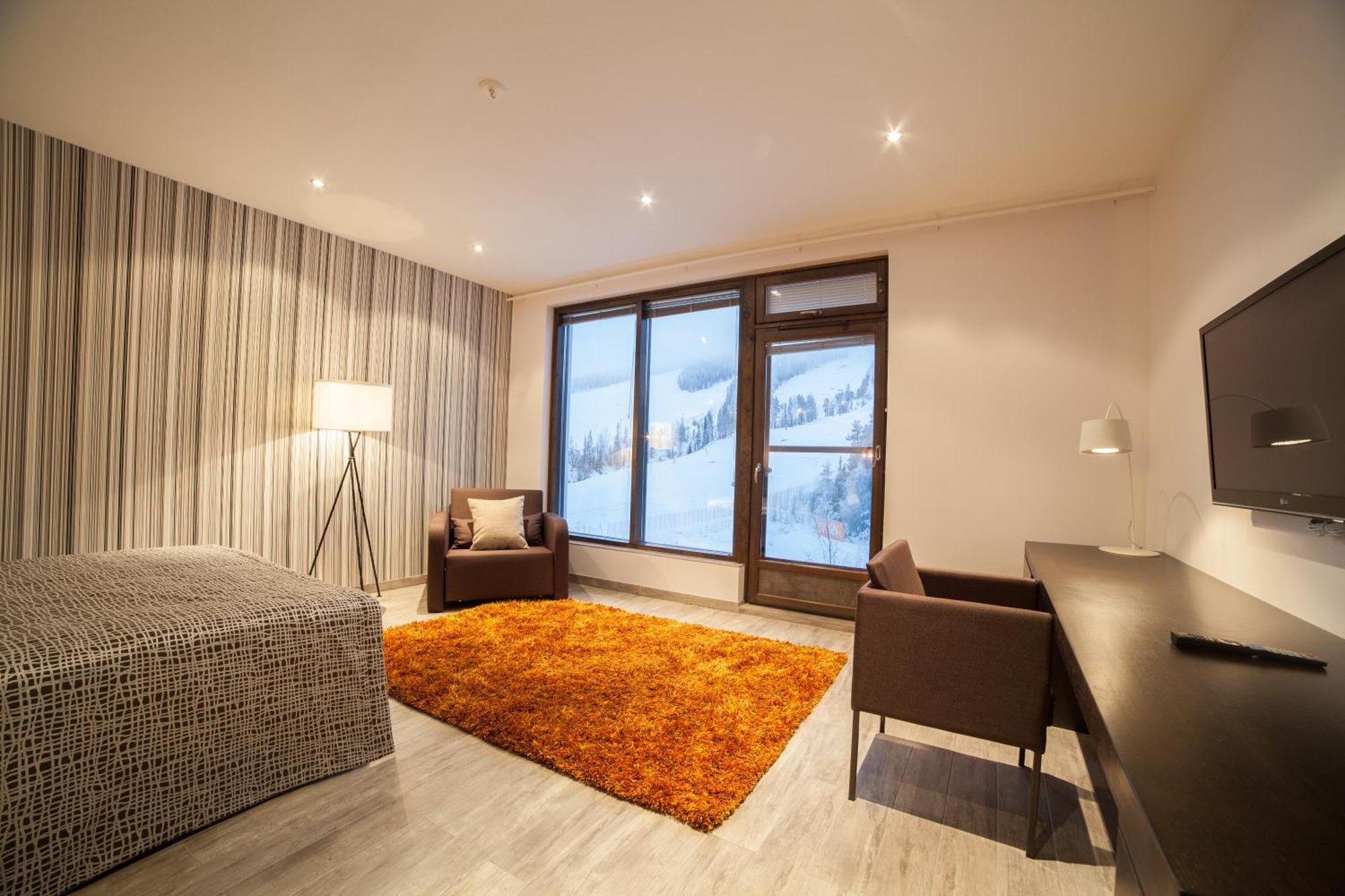 Deluxe Double or Twin Room with Mountain View