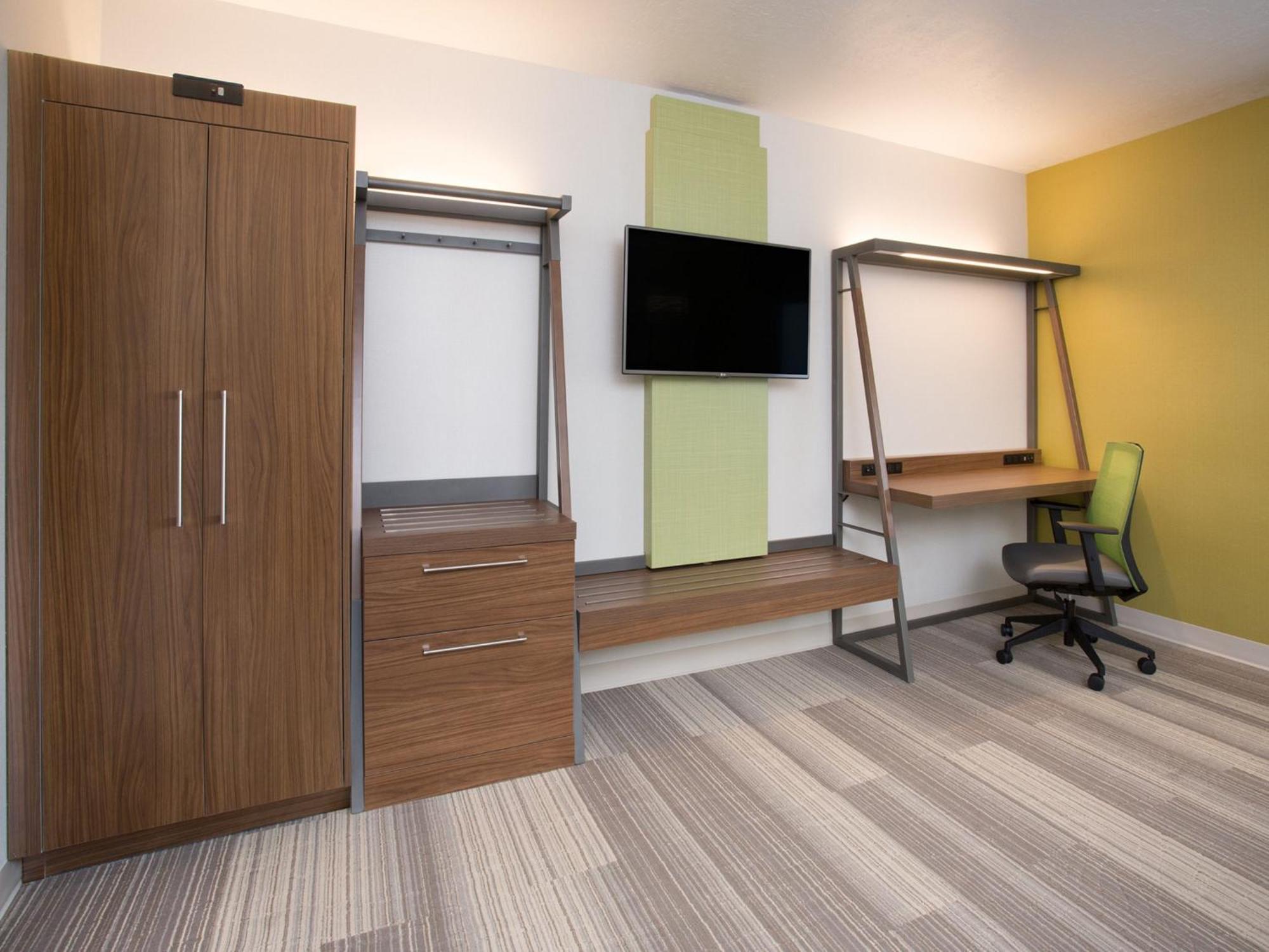 King Room Mobility Access or Hearing Accessible,712846609:JPEG