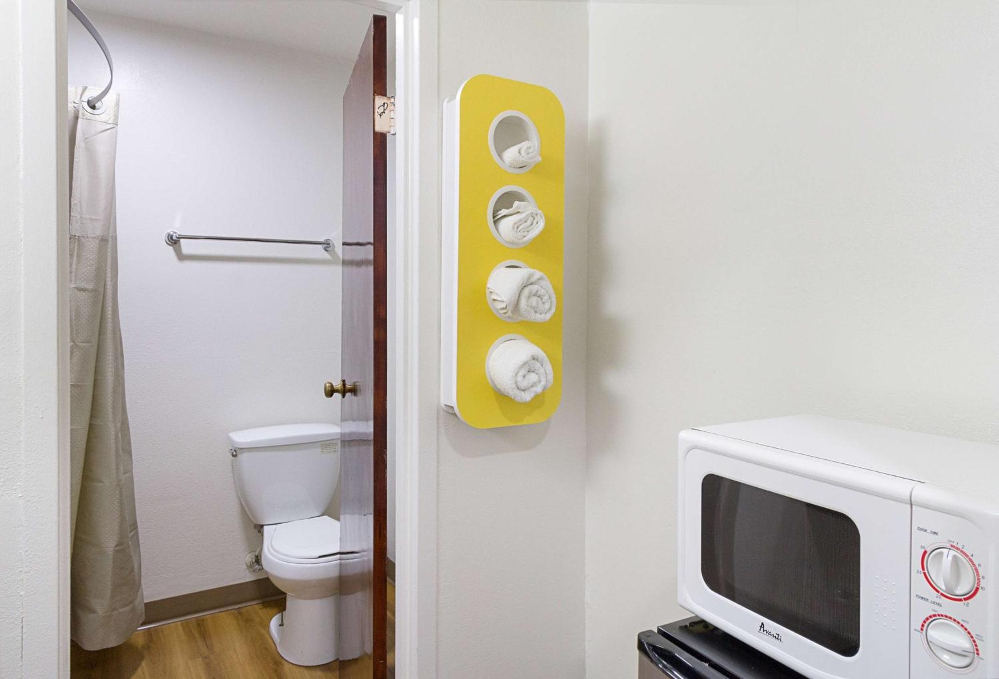 Deluxe King Room - Non-Smoking