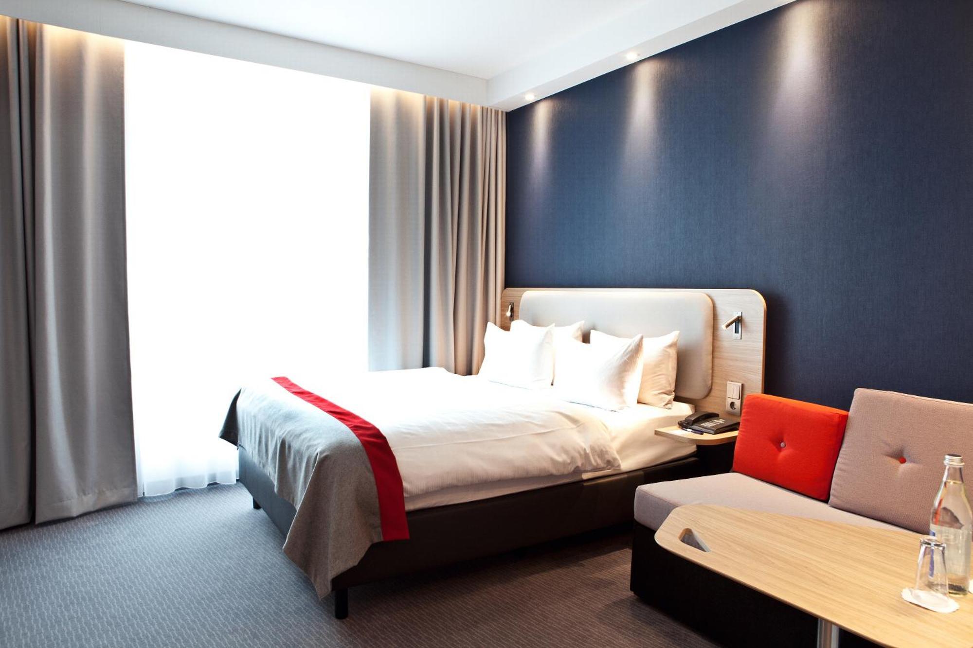 Standard Doppelzimmer mit Schlafsofa und Stadtblick