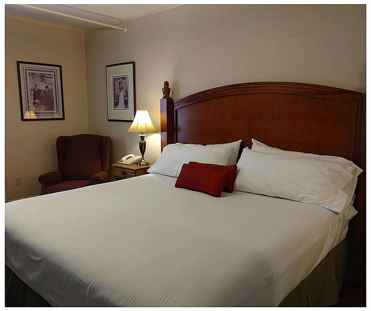 Standard Queen Room