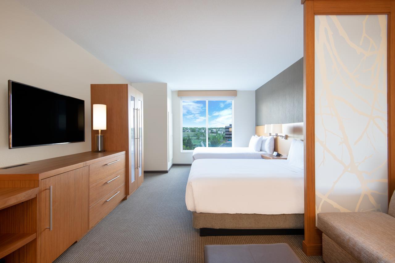 Queen Room with Two Queen Beds and Sofa Bed - High Floor