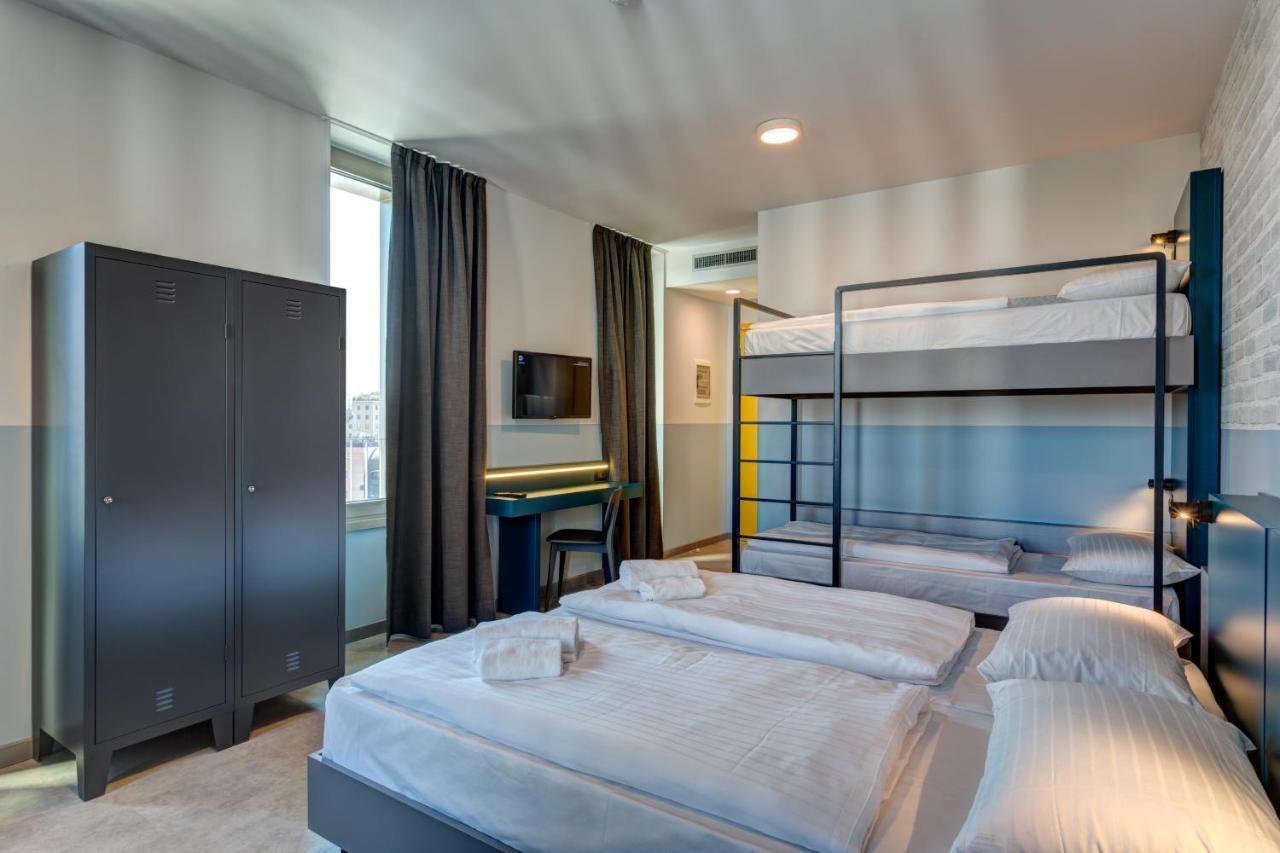 Bed 4-Bed Mixed Dormitory Room