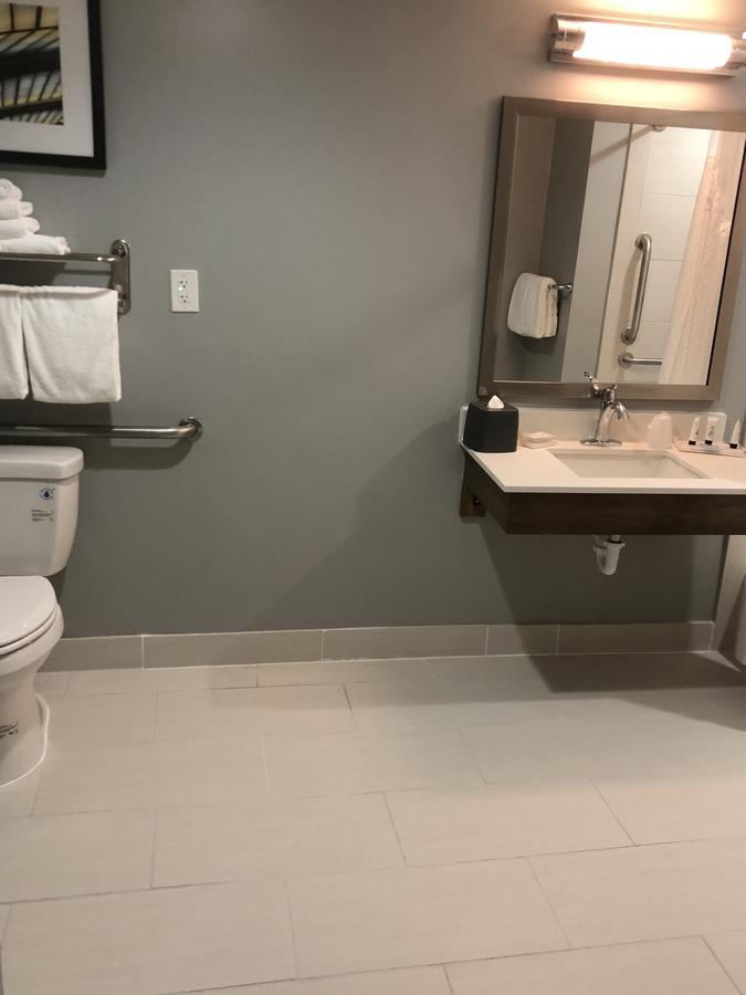 Standard King Room Mobility Accessible Tub