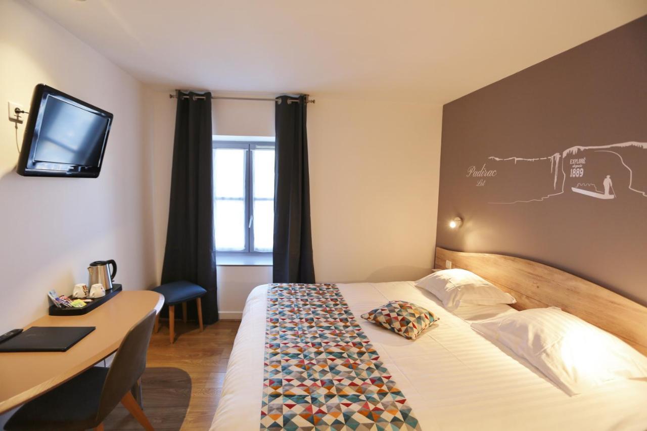 Queen Room Queen Bed River View