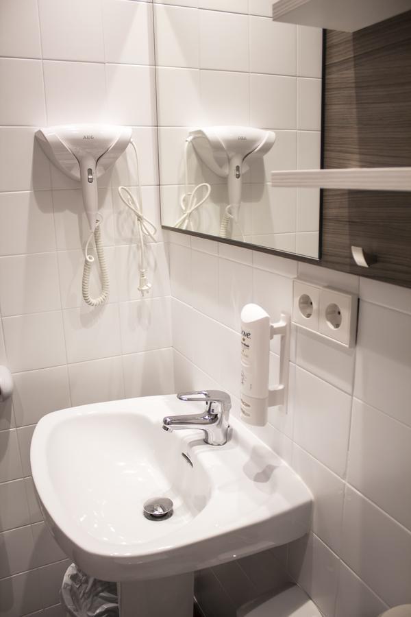 Single Room Bathroom