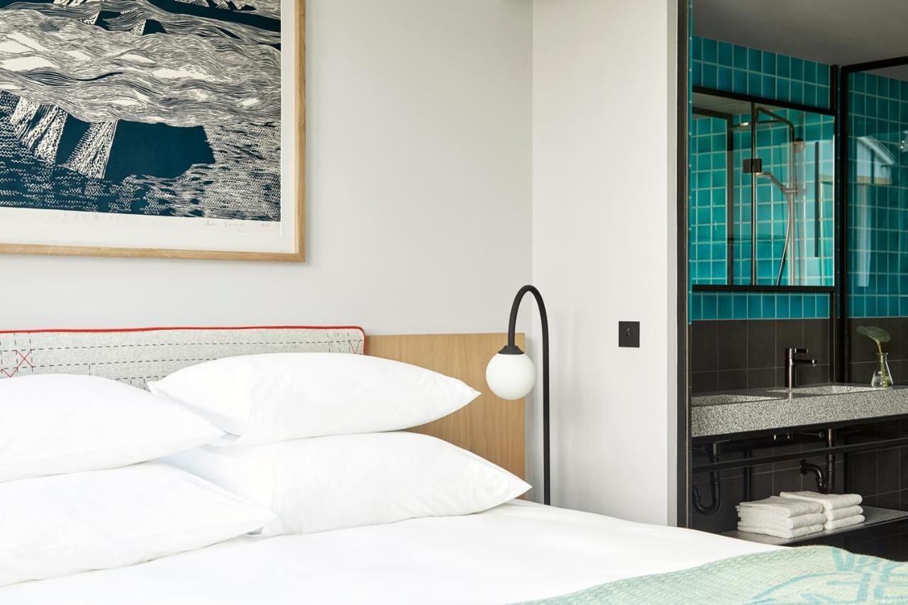 Suite,720976030:JPEG