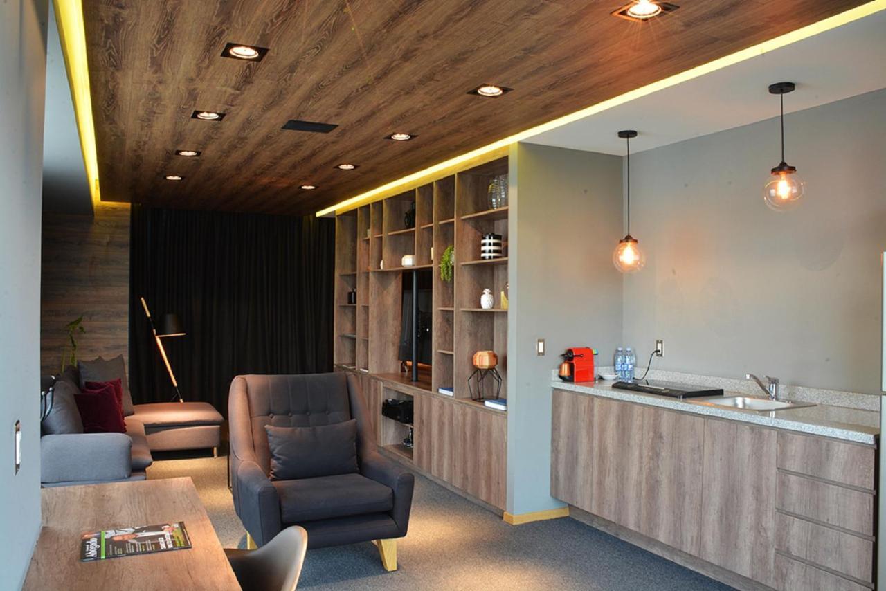 Deluxe Queen Suite