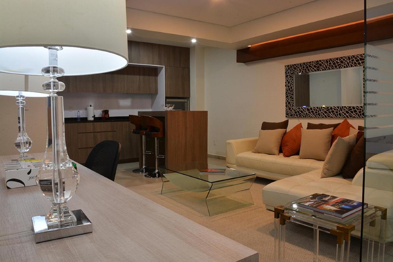 Deluxe Queen Suite