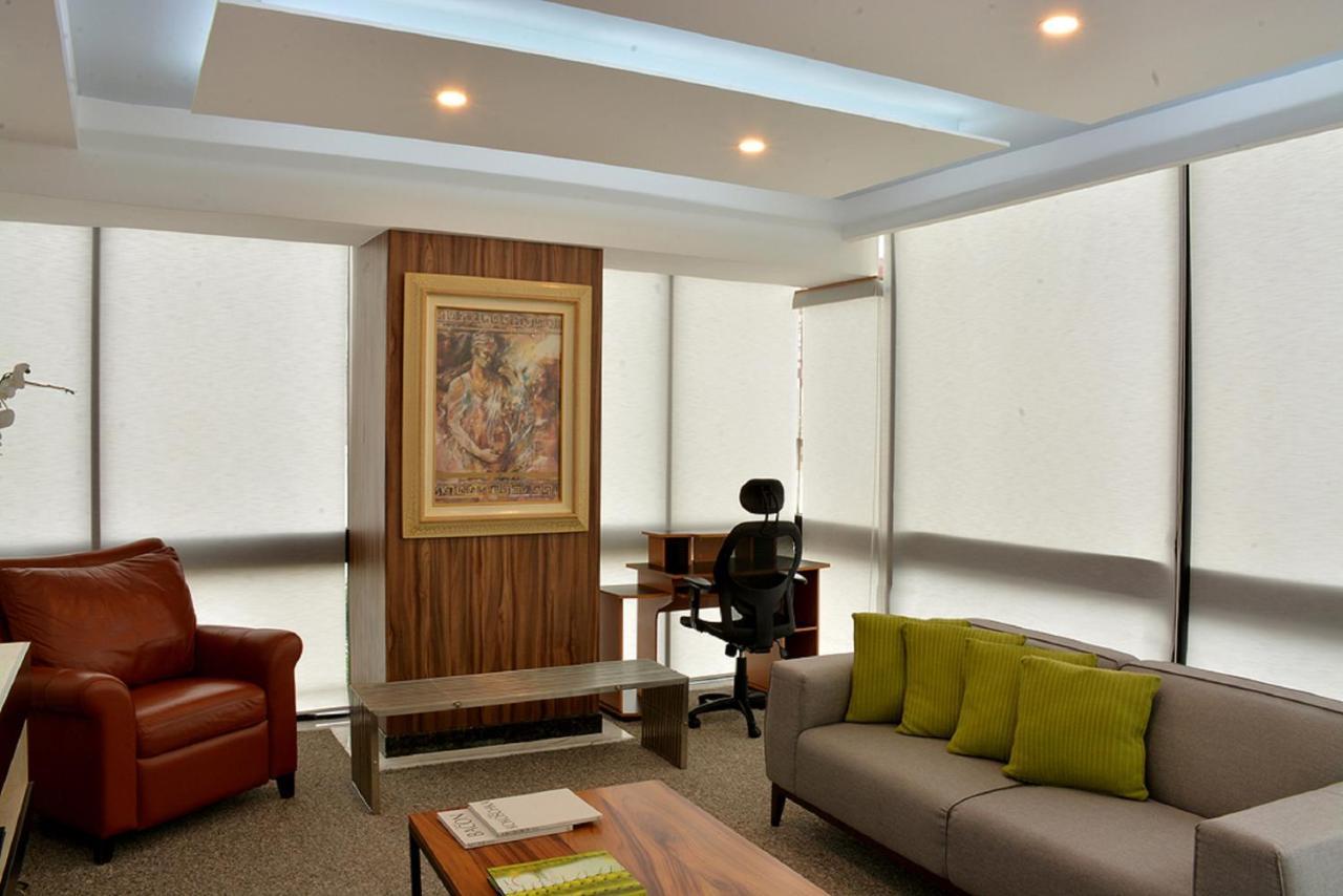 Deluxe Queen Suite