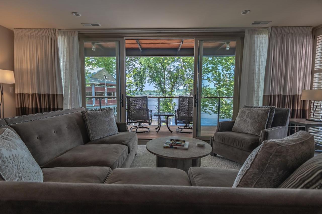 Deluxe King Suite