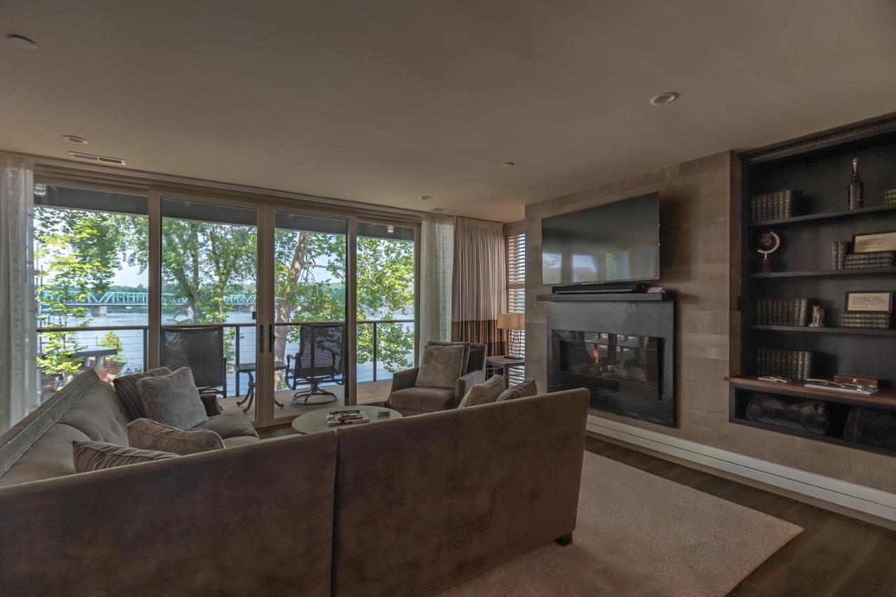 Deluxe King Suite