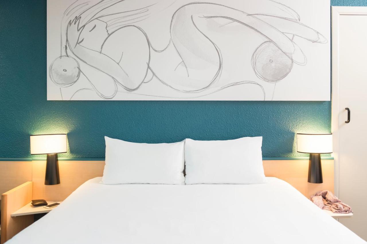 2 Adjacent Rooms