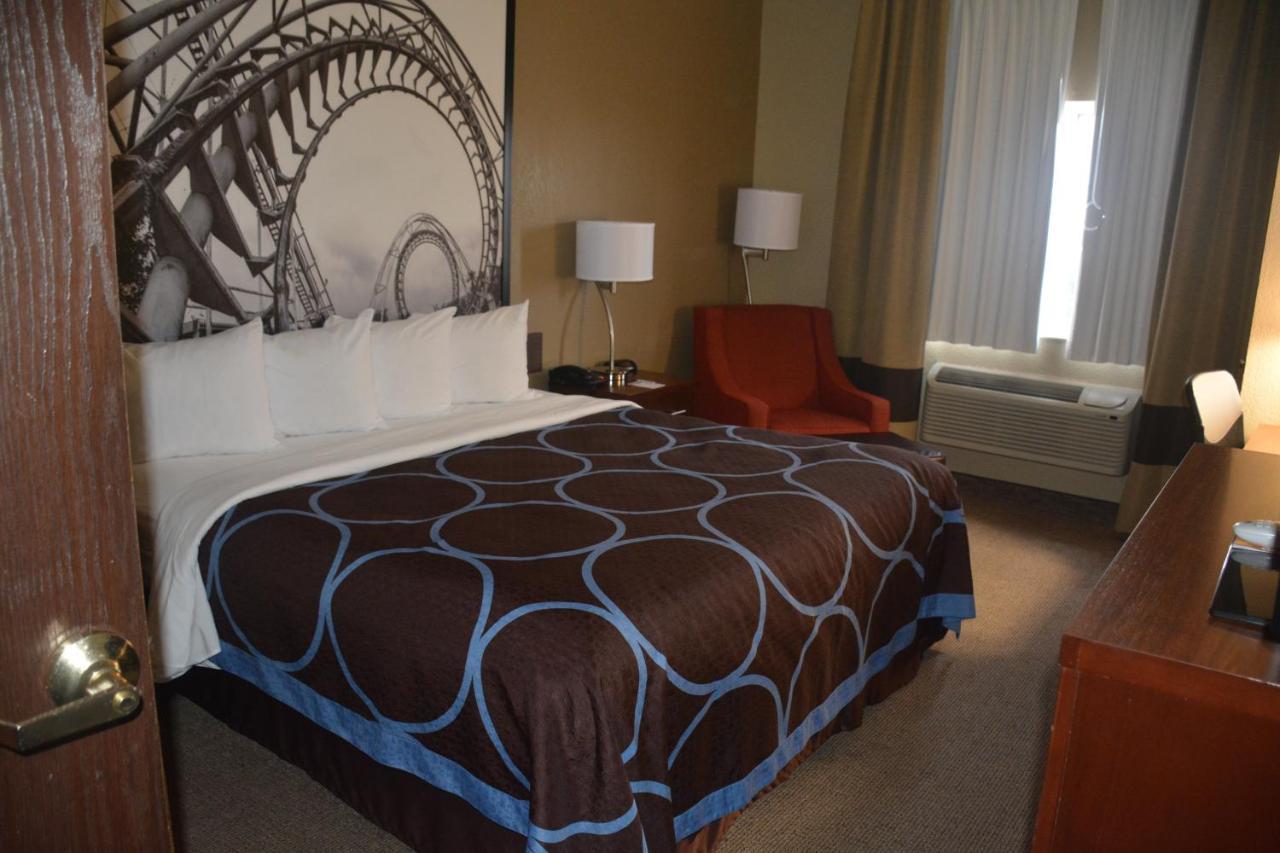 King Room Mobility Access or Non-Smoking