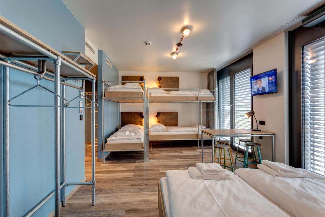 6-Bed Room