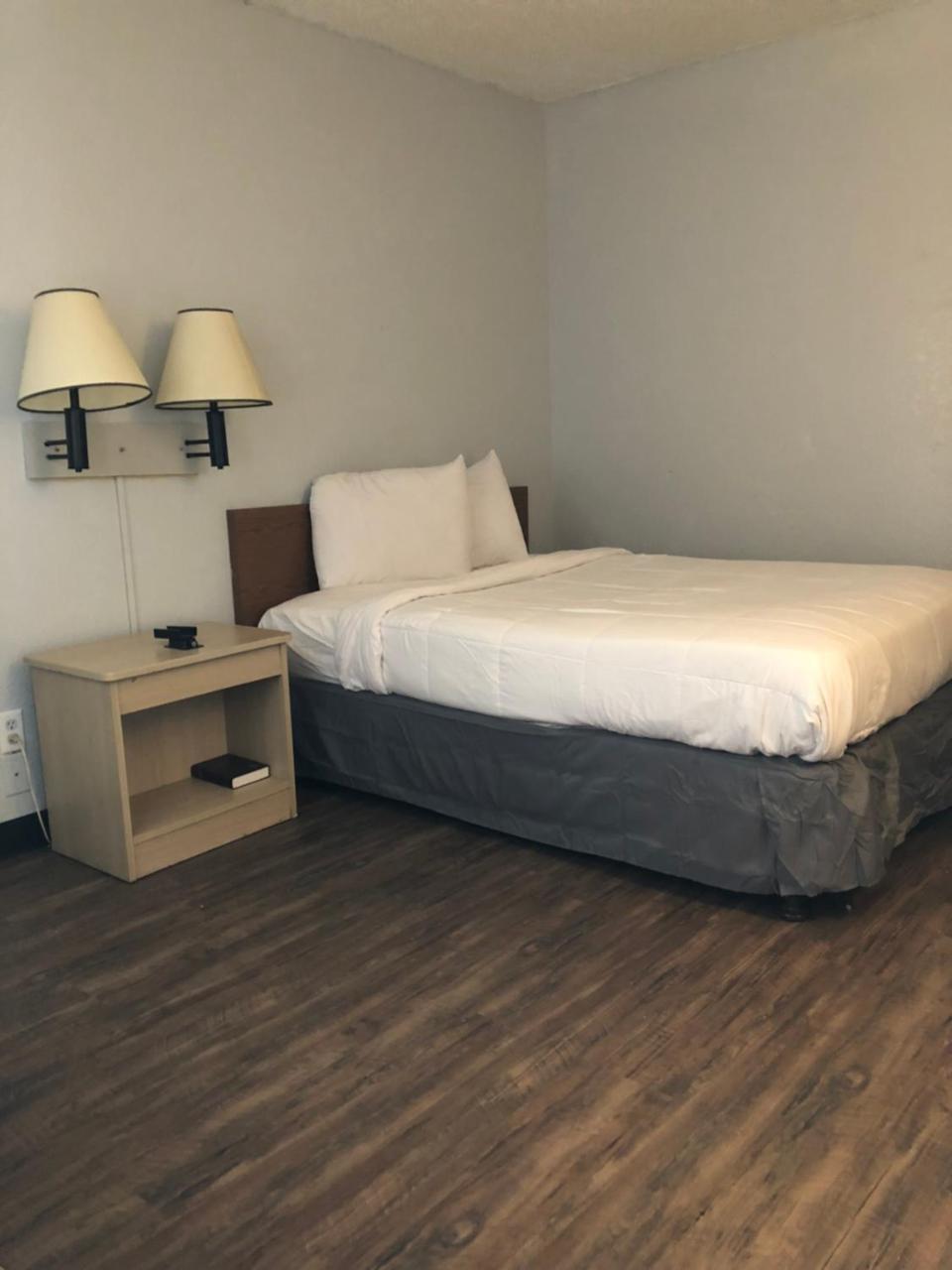 Deluxe Room with Full Bed
