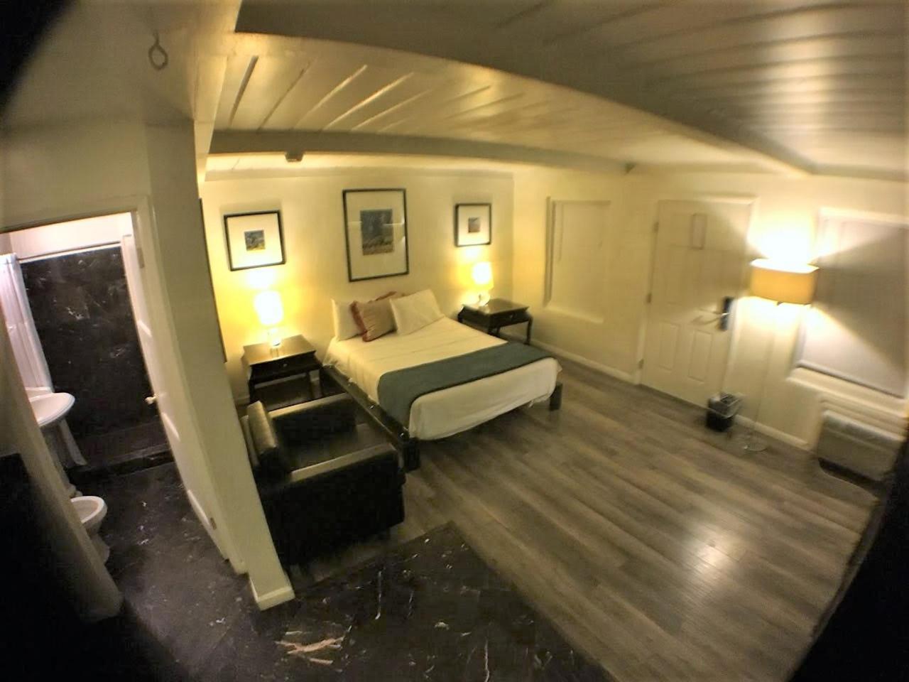 Luxury Single Room Jacuzzi