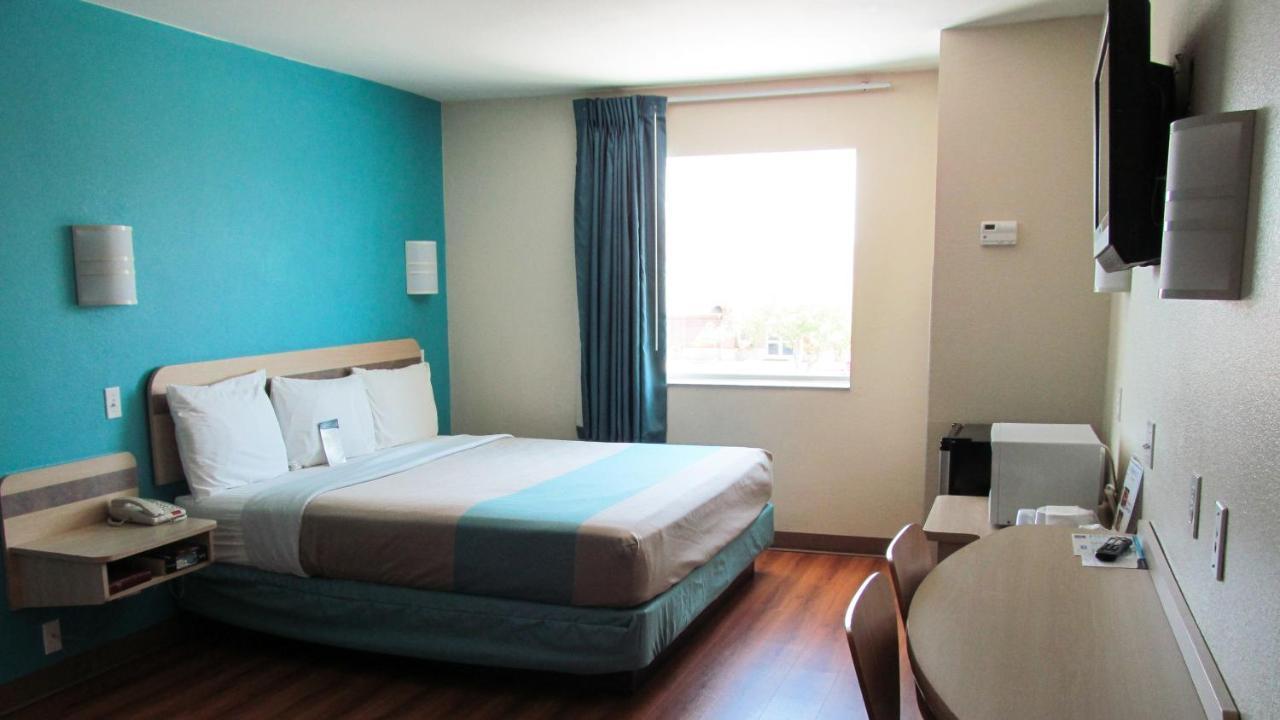 King Room - Disability Access - Non-Smoking