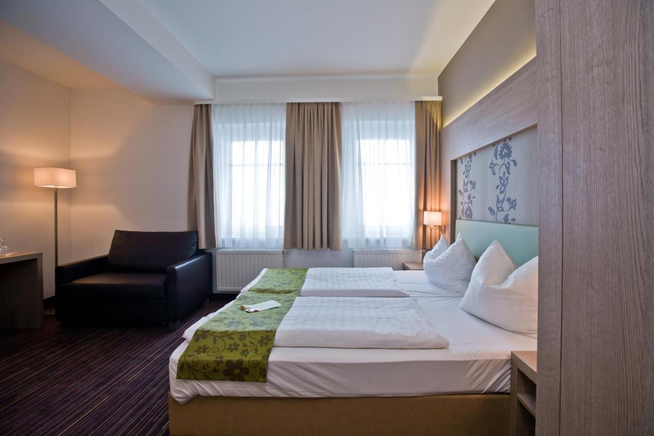 Double Room Rathaus possibility of extra sofa bed