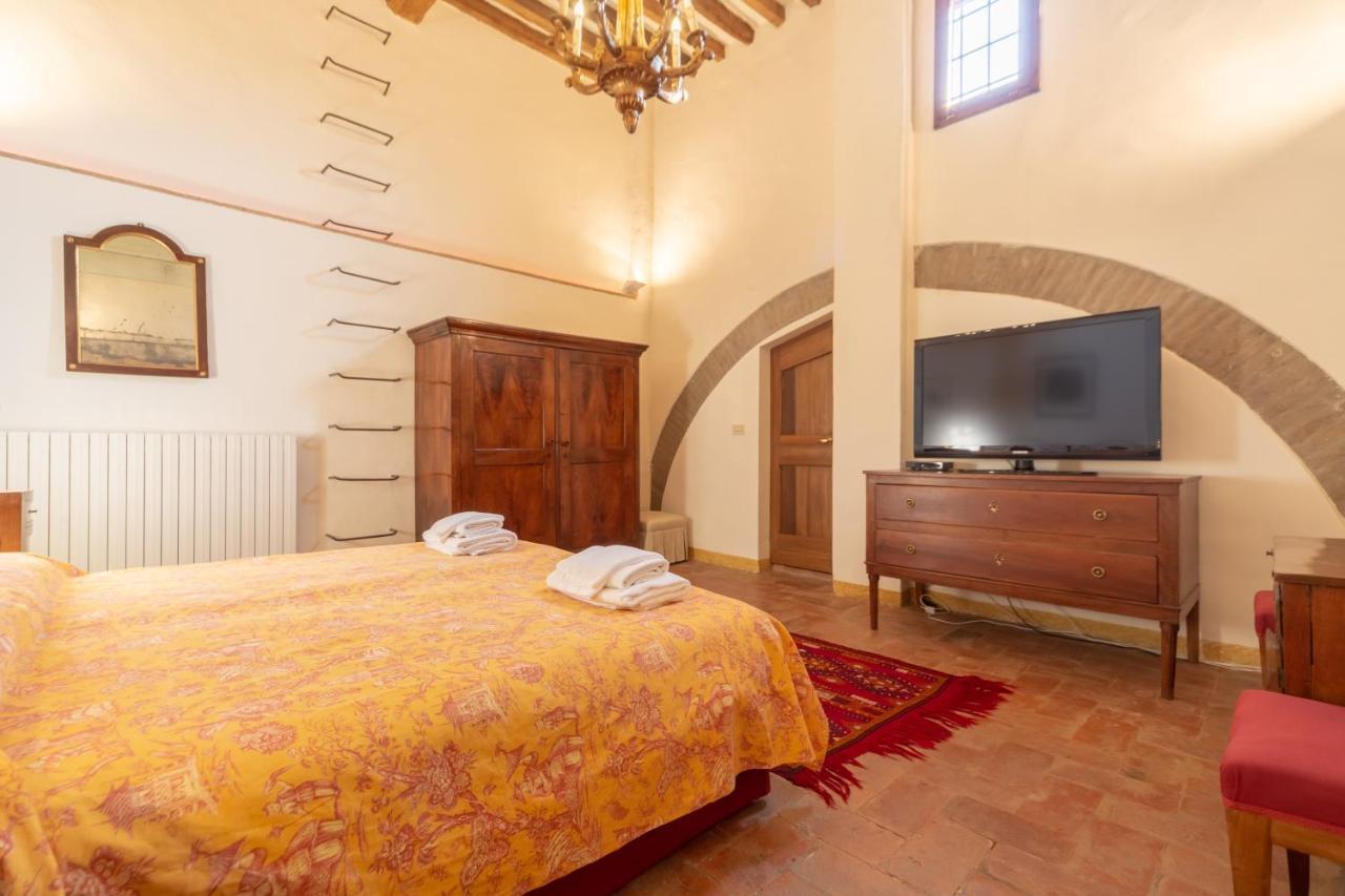 Bedroom in Historical Tower (XVI Century) with small window