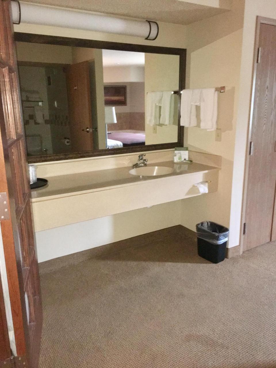 One-Bedroom King Suite Jetted Tub Non-Smoking