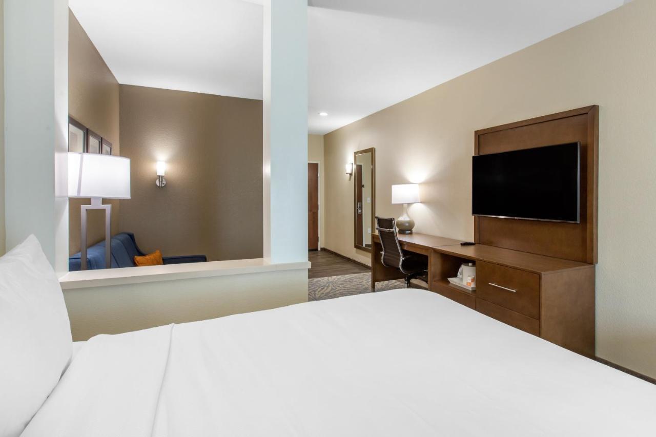 Queen Suite with Two Queen Beds - Accessible/Non-Smoking