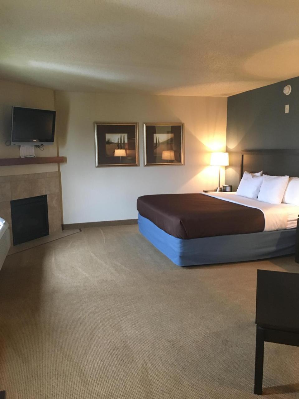 Premier King Studio Suite Jetted Tub Non-Smoking