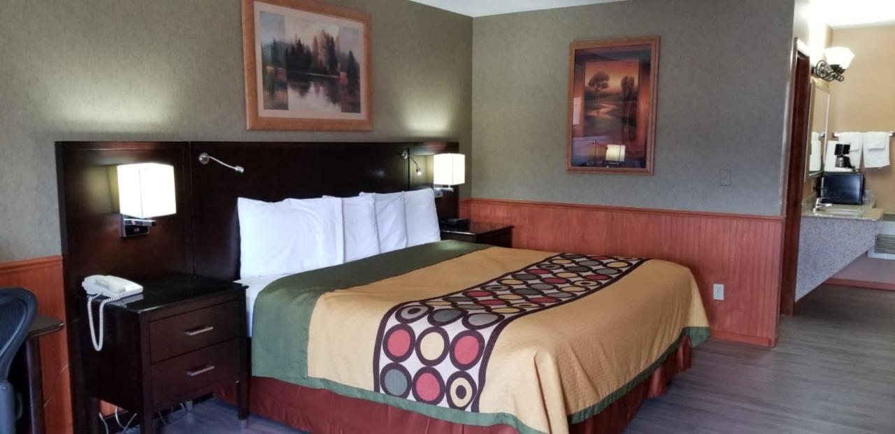Deluxe King Room