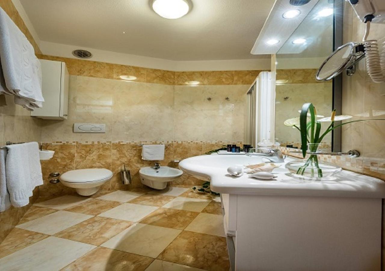 Double or Twin Room Balcony