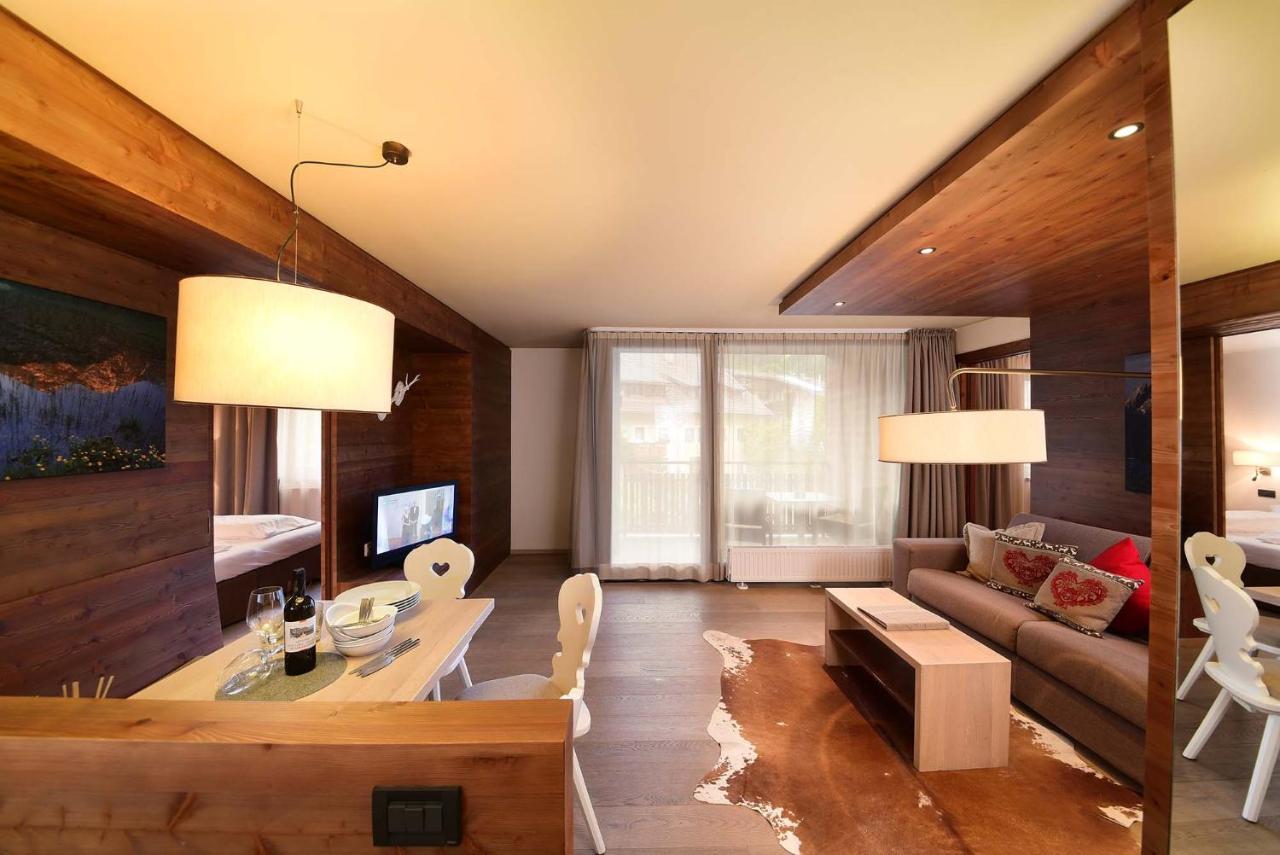 Two-Bedroom Apartment 2 bathrooms Balcony Tofana