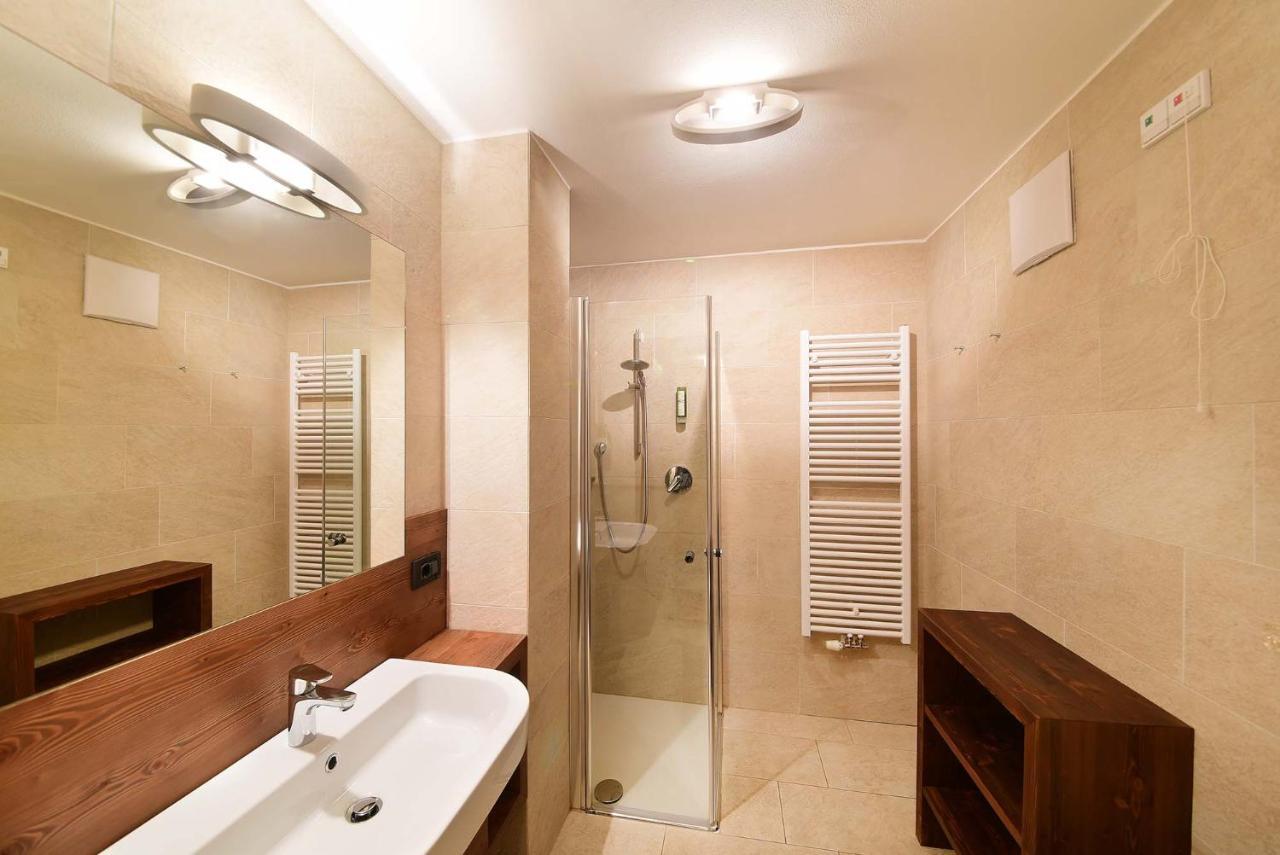 Two-Bedroom Apartment 2 bathrooms Balcony Tofana