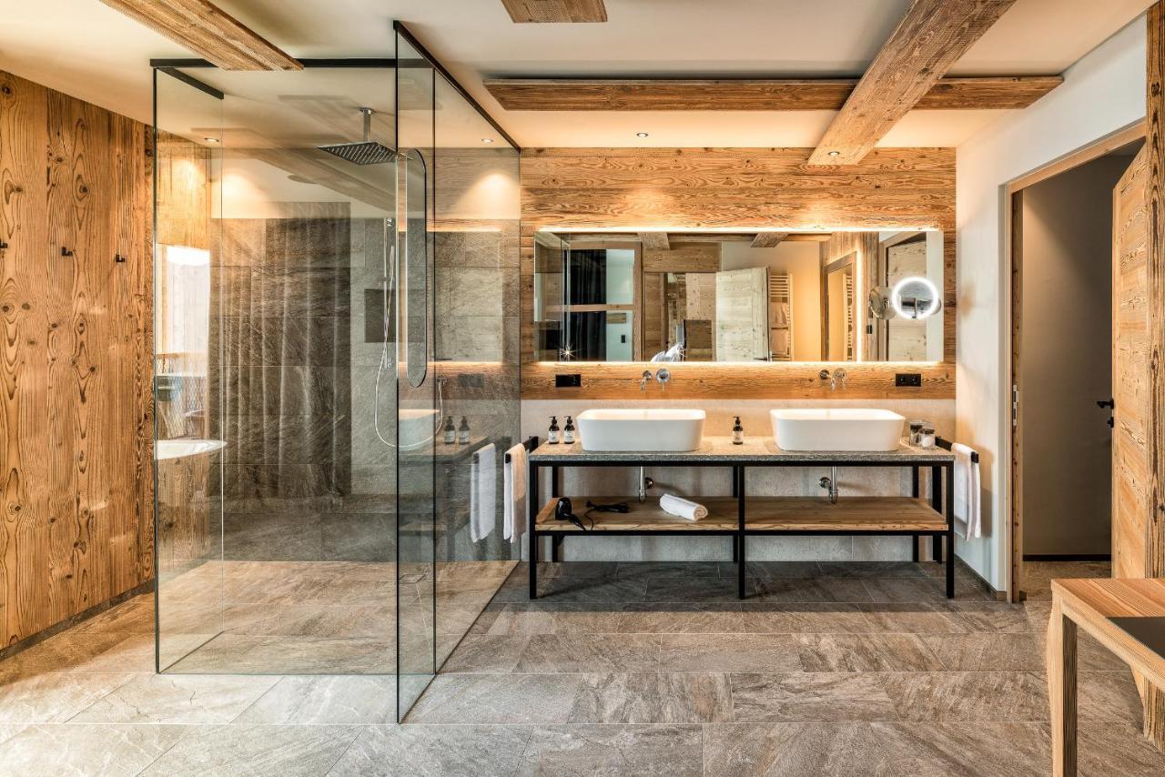 Deluxe Suite Spa Bath