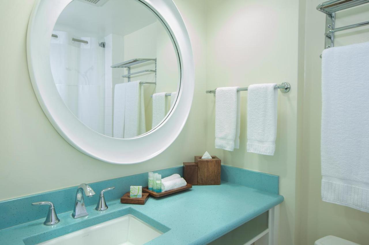 City View Queen Room