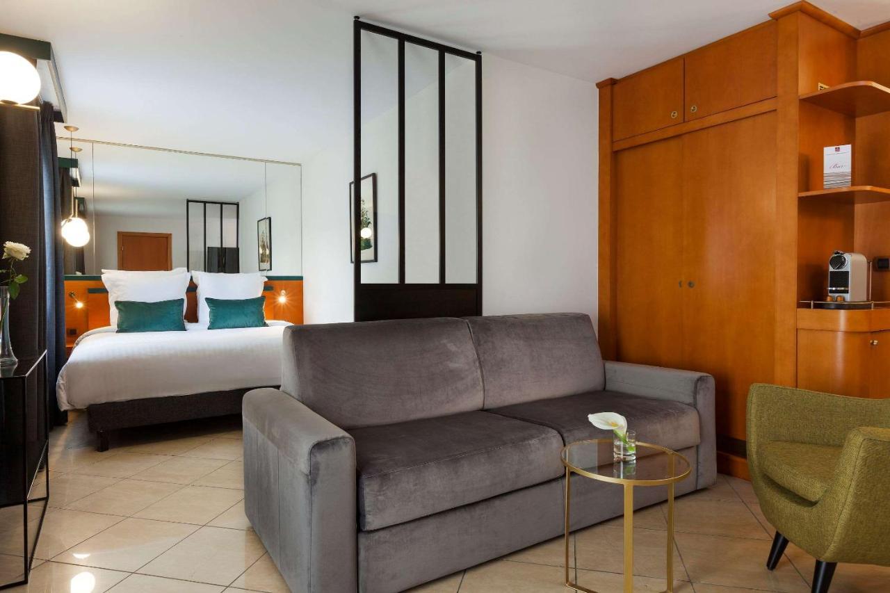 Junior Suite with Terrace and Pool View