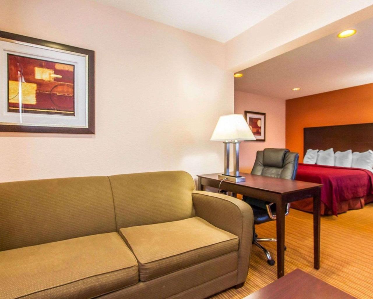 Queen Suite with Two Queen Beds - Non-Smoking