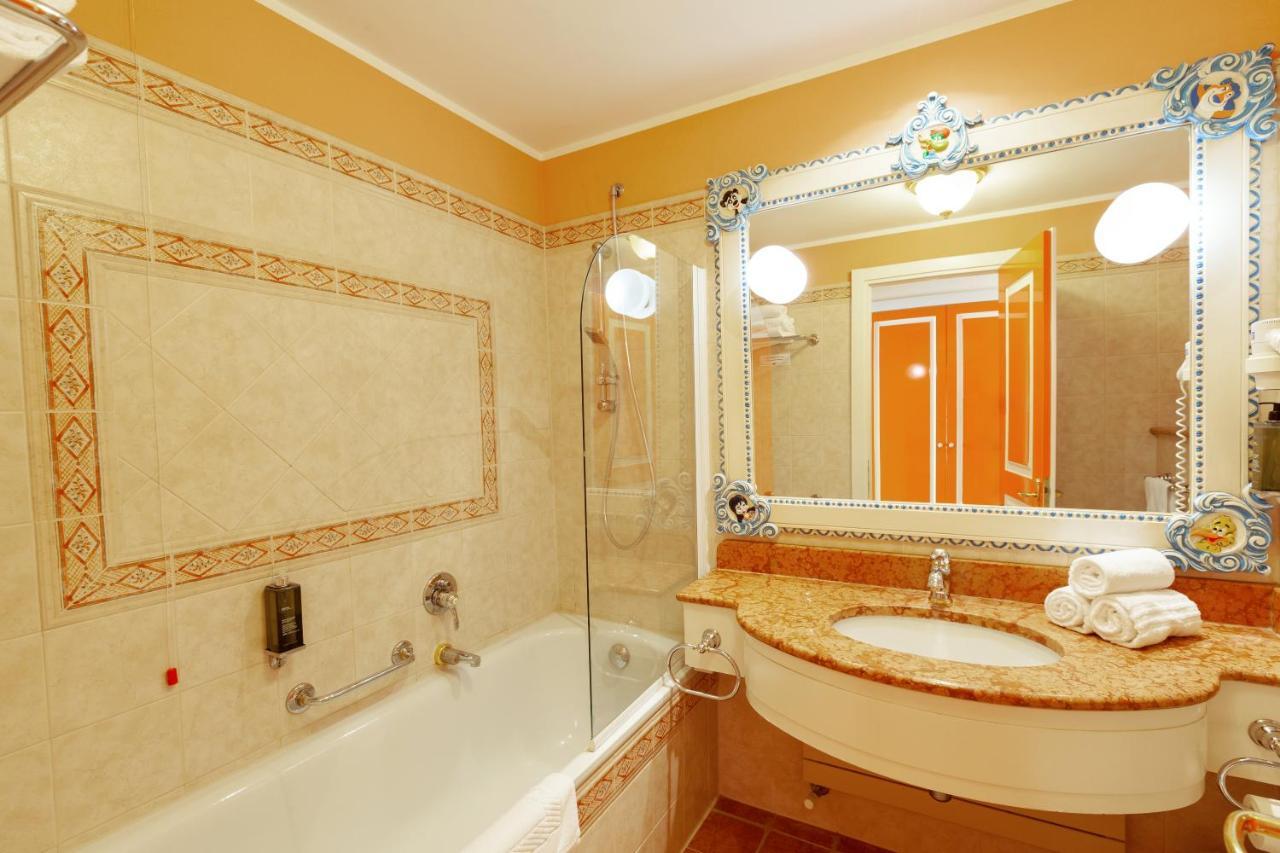 Roulette Themed Room B
