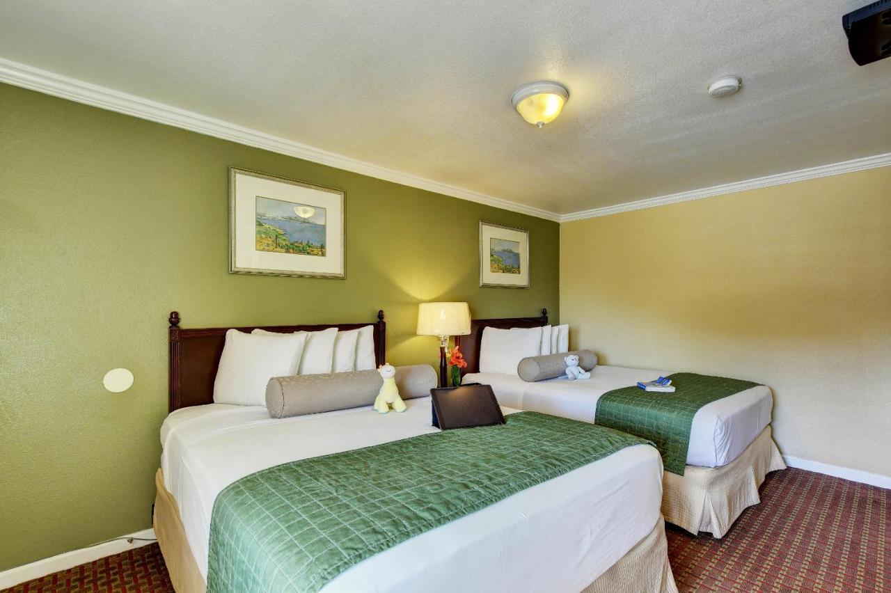 Queen Room with Two Queen Beds