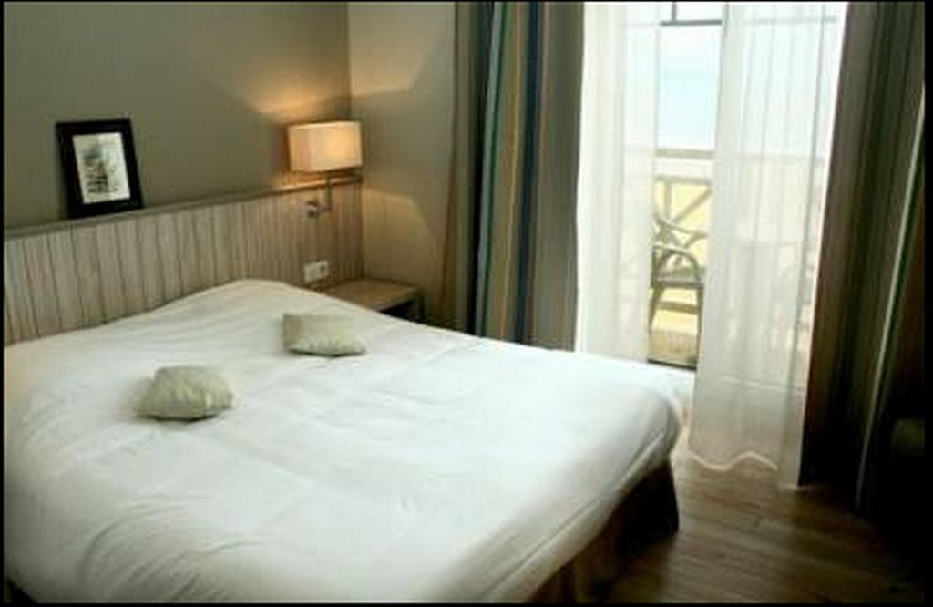 Double or Twin Room Sea View