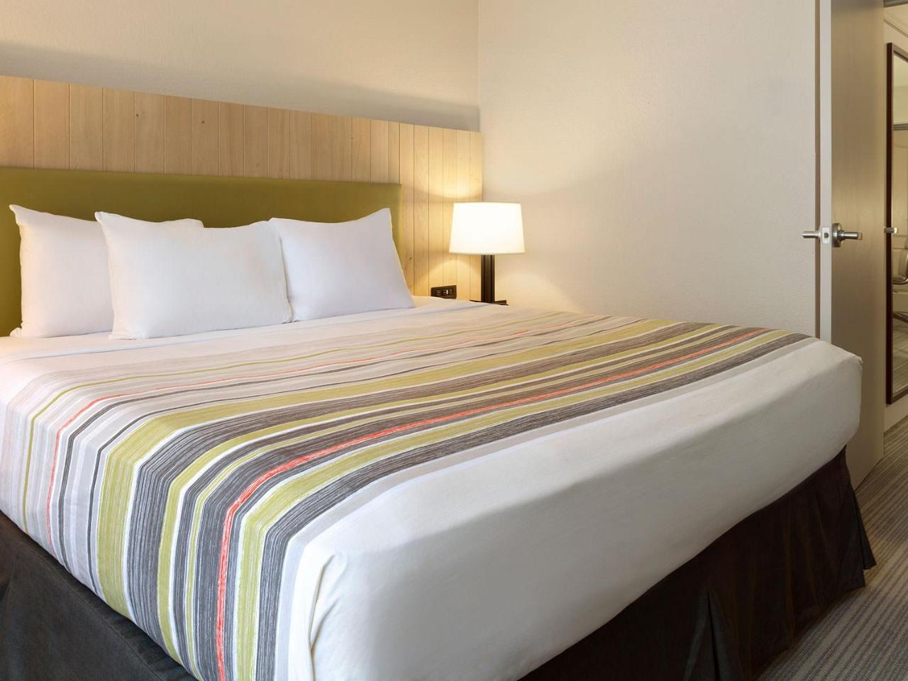 King Suite - Disability Access/Non-Smoking