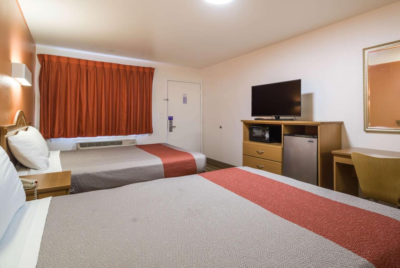 Queen Room Two Queen Beds Non-Smoking
