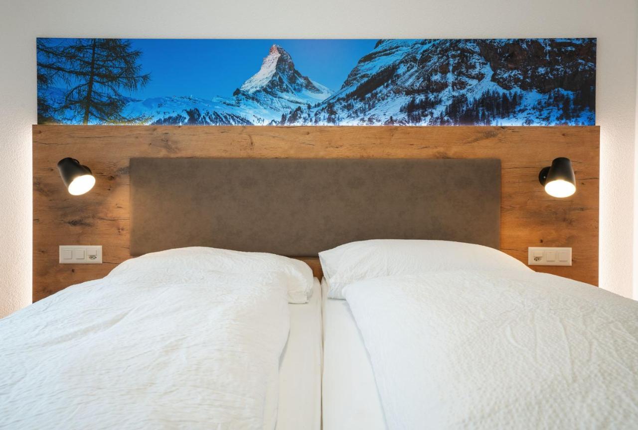 Three-Bedroom Apartment Mountain View