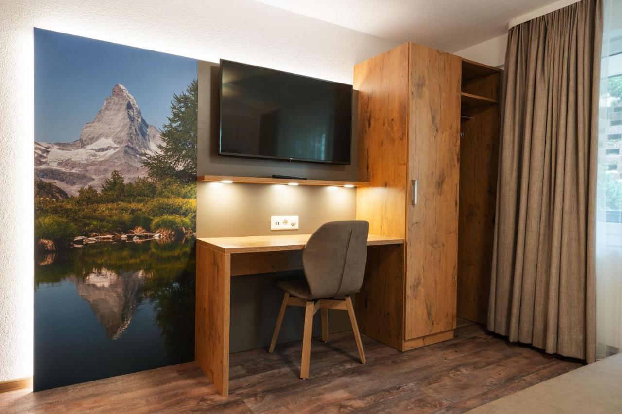 Three-Bedroom Apartment Mountain View