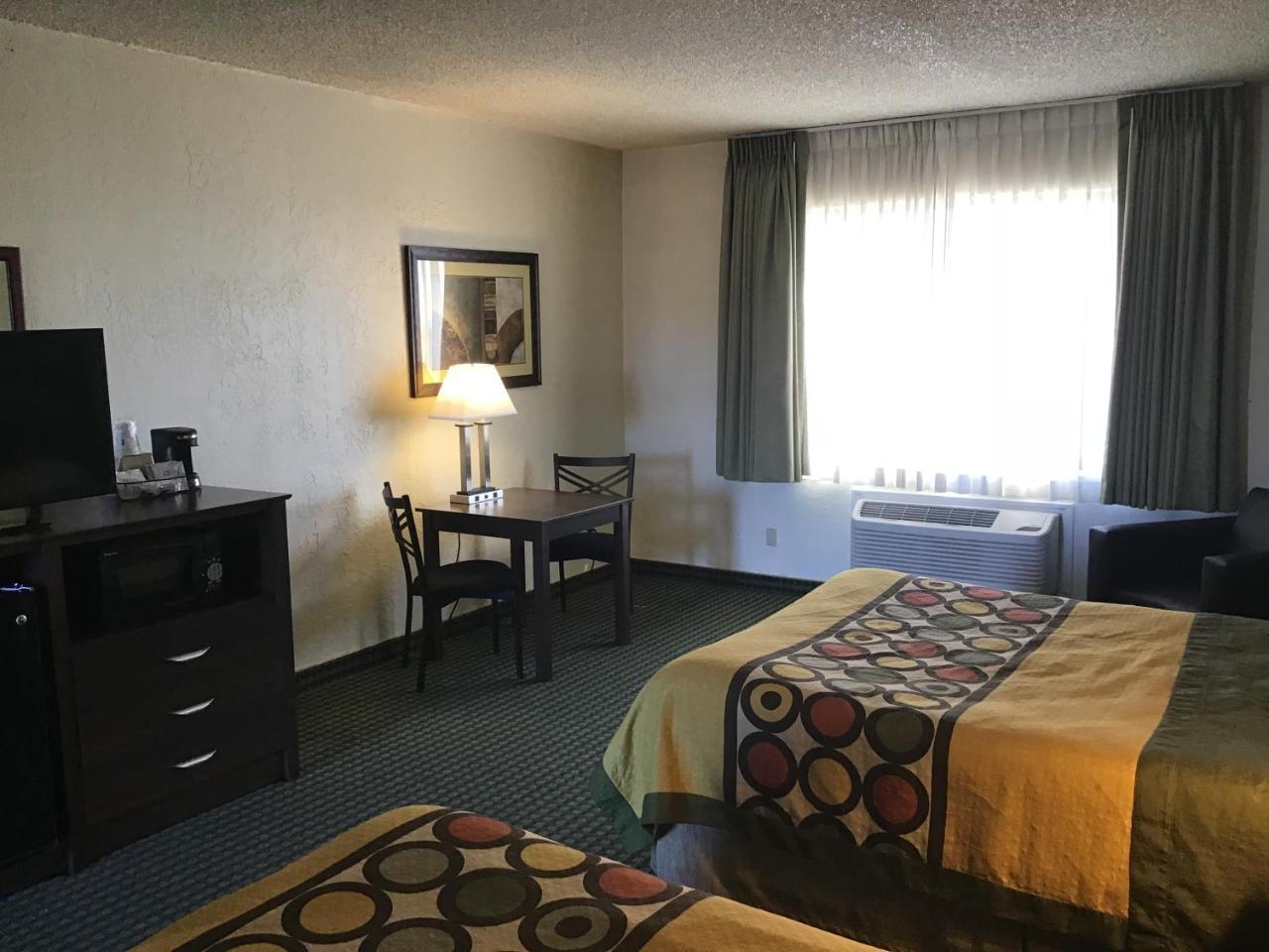 Queen Room with Two Queen Beds - Non-Smoking