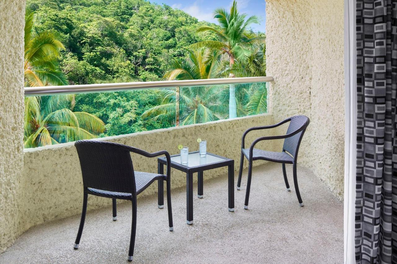 Deluxe Tropical View