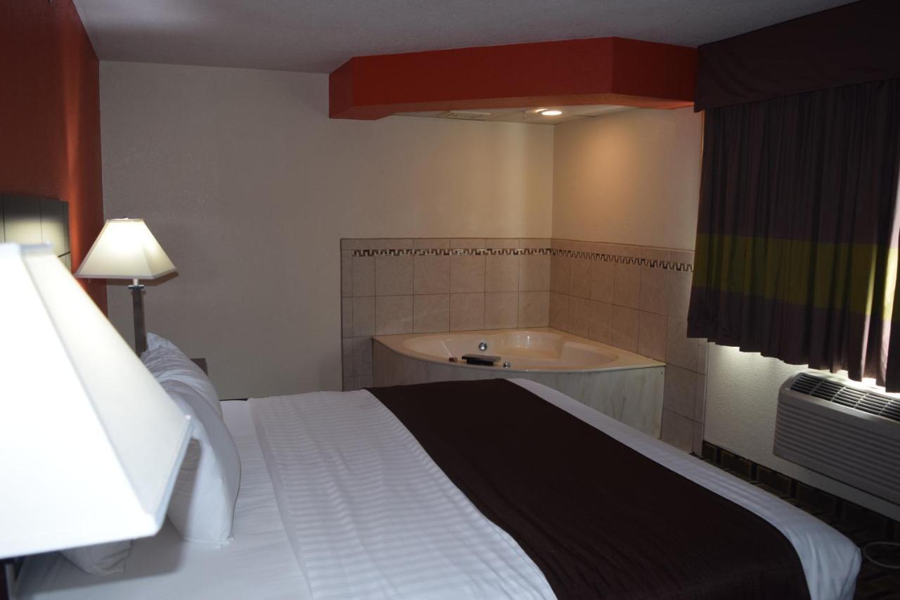 One-Bedroom King Suite - Non-Smoking